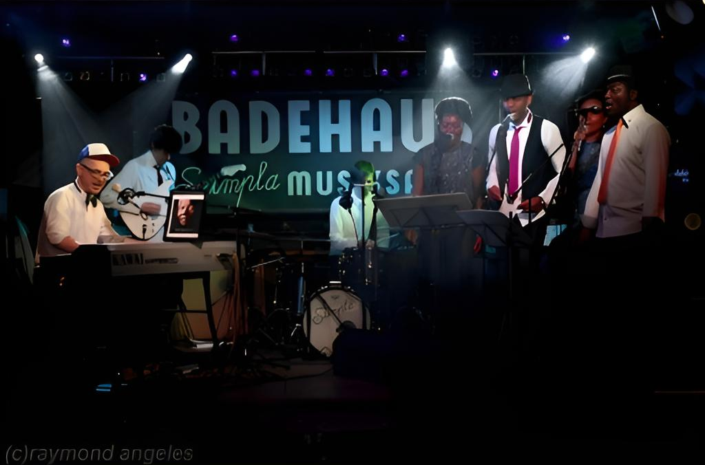 Bastian Lee Jones performing with band members and Jambalayas on stage at Badehaus Berlin.
